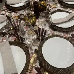 latos preparados sobre una mesa para un evento con catering en Madrid