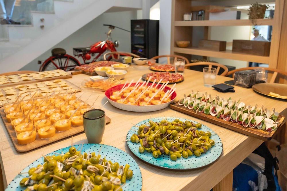 Mesa de catering para eventos en Madrid